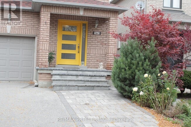 Photo du bâtiment - 262 Isaac Murray Ave