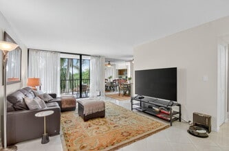 Building Photo - 6805 Willow Wood Dr