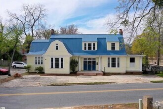 Building Photo - 410 Durst Ave W