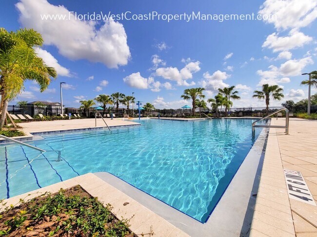 Foto del edificio - OUTSTANDING LARGE 4 BEDROOM/ 3 BATH HOME IN ISLES AT BAYVIEW! LARGE FLEX SPACE PLUS LAKEIVEWS!