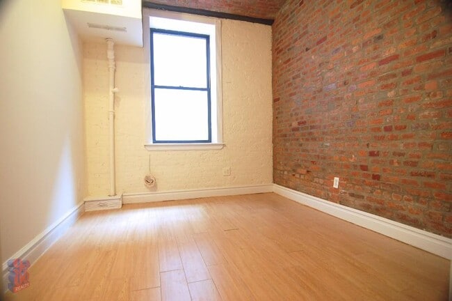 Building Photo - 340 E 18th St