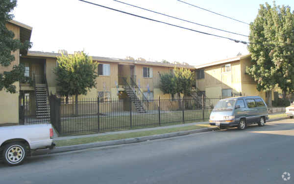 Foto del edificio - 3869 E Olive Ave