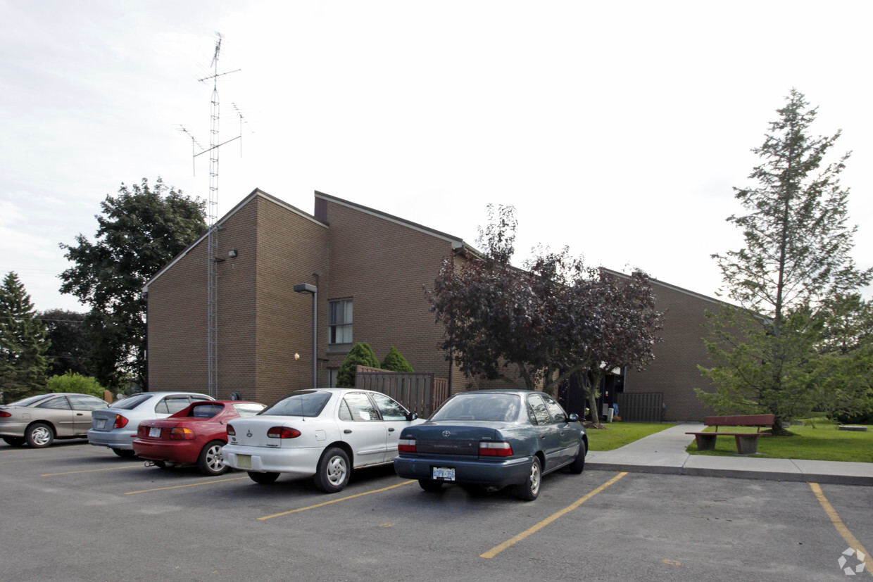 Building Photo - Nobleview Pines