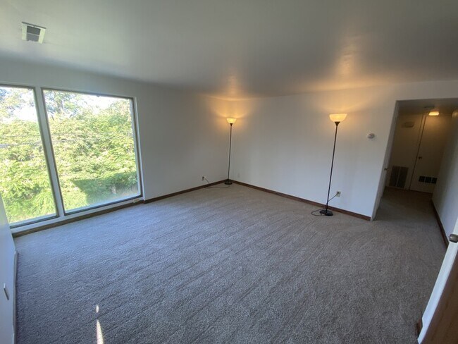 Building Photo - 560 S 1200 E