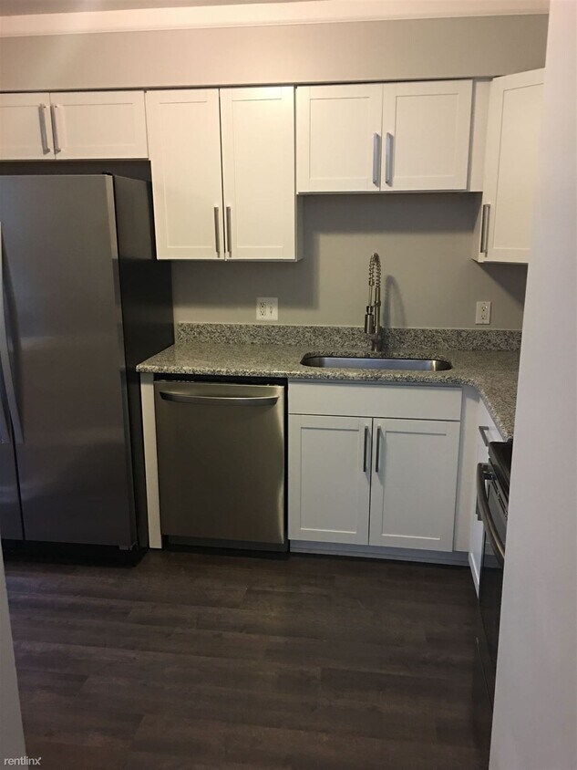 Primary Photo - 1 br, 1 bath Condo - 33903 Pondview Cir