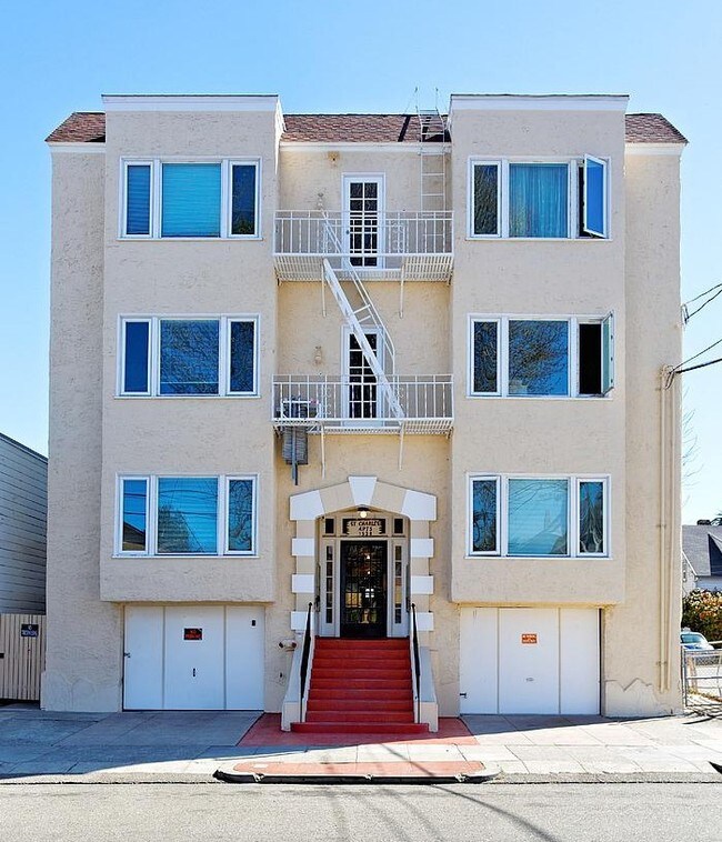 Building Photo - 1538 Saint Charles St
