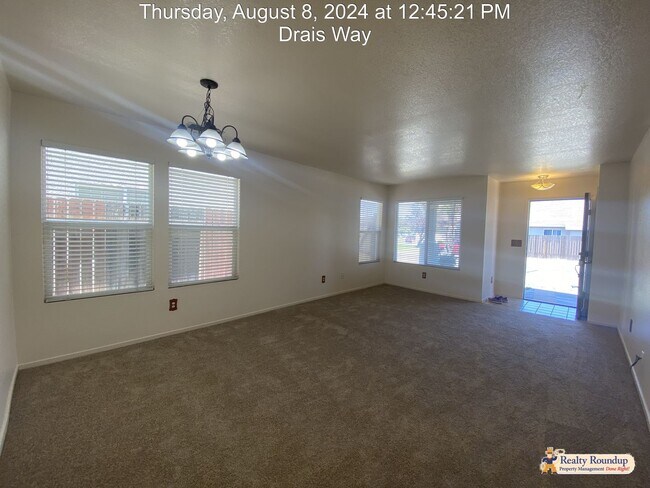 Building Photo - Four Bedroom, Three Bathroom Home with Lar...