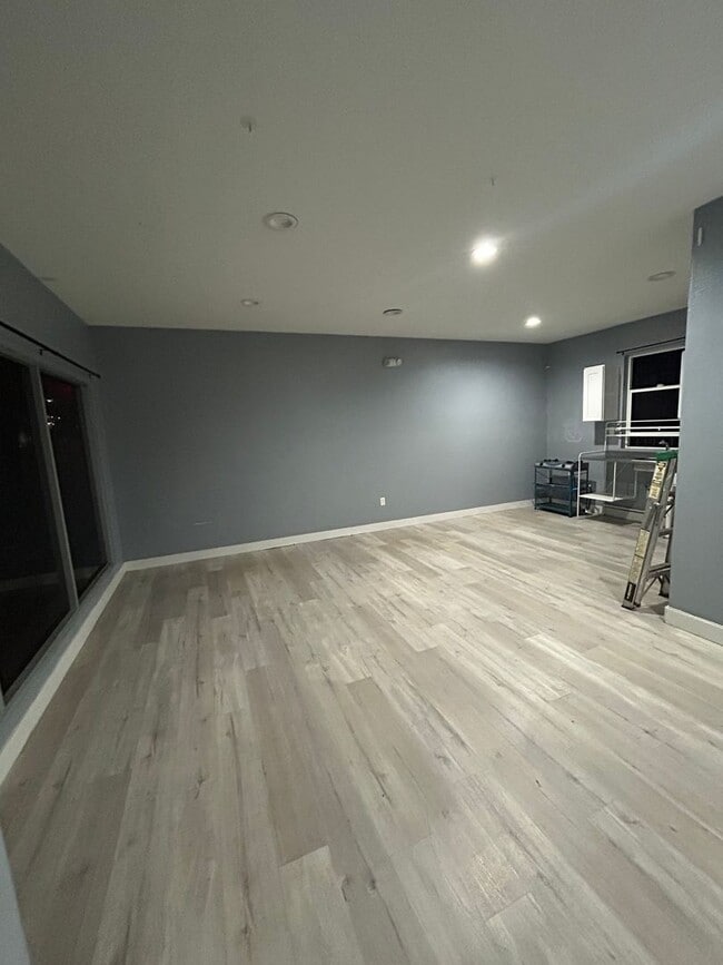 Photo - Office/Retail unit on Gaffey Available Apartment