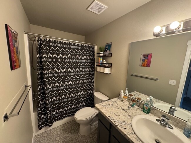 Building Photo - Modern 3BR / 2.5BA Townhome in Port Orchar...