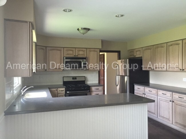 Building Photo - 38W647 Foxwood Street, St Charles, IL 60175