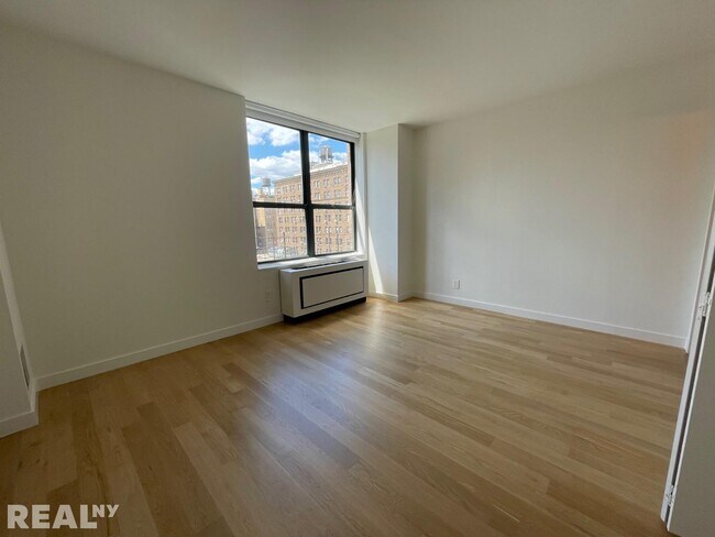 Building Photo - 247 W 87th St