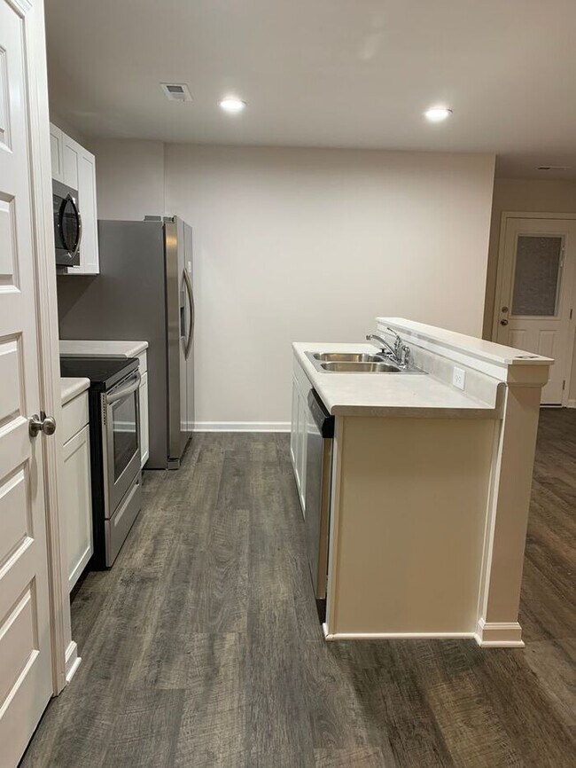 Building Photo - New Three Bedroom | Two Bathroom Home in K...