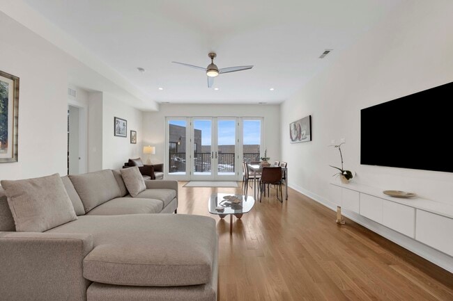 Building Photo - 4024 N Lincoln Ave