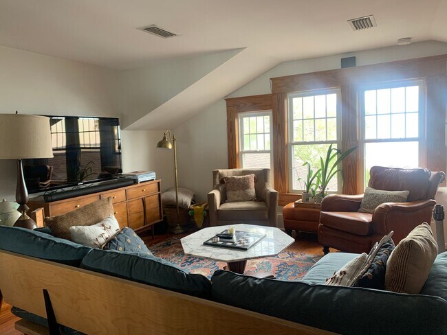 Foto del edificio - River Blvd 2125