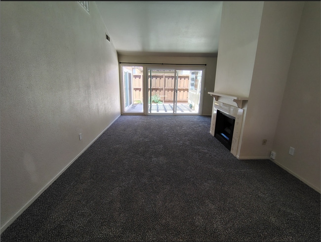 Building Photo - 1005 Sylvan Meadows Dr