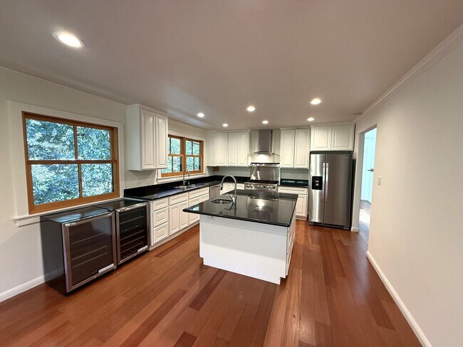 Foto del edificio - CRAFTSMAN 5BD / 3.5BA HOME ON DESIRABLE CU...