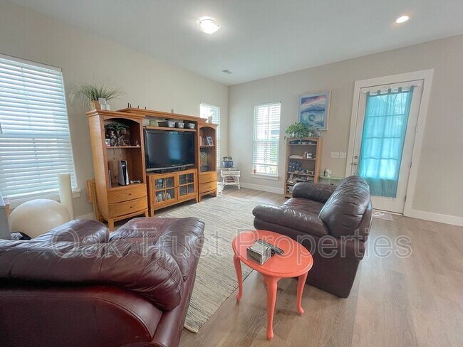 Foto del edificio - 409 Gray Bark Rd