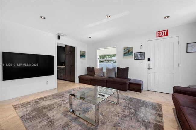 Building Photo - 1622 Mayo St