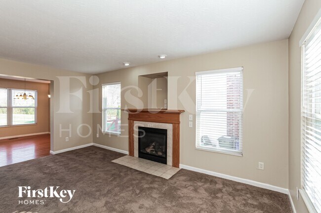 Foto del edificio - 7568 Sycamore Woods Ln