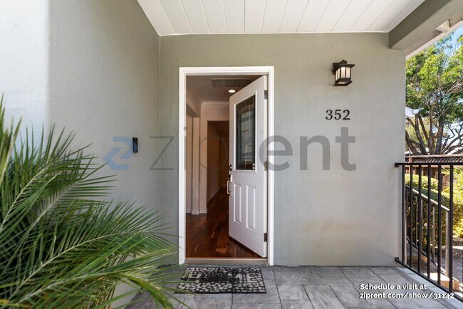 Building Photo - 352 San Carlos Ave