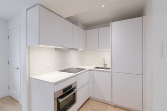 Building Photo - 25 Av des Pins O