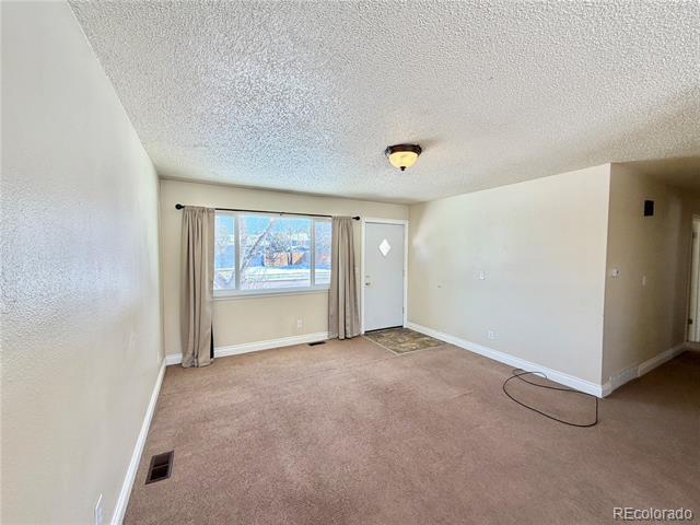 Building Photo - 811 S Chestnut St