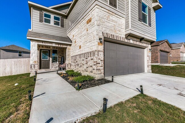 Foto del edificio - 3-Bedroom Home in JISD