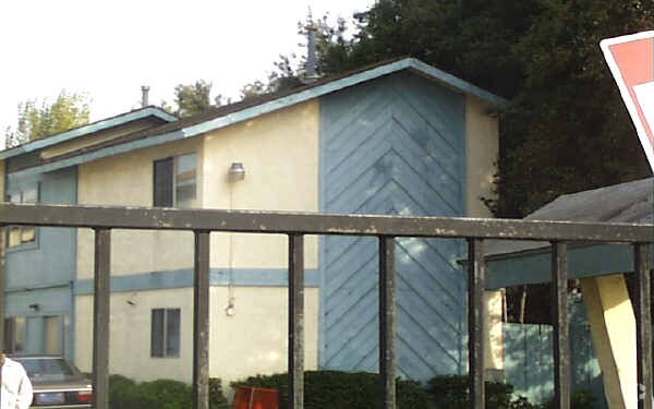 Building Photo - 2032 Wallace Ave