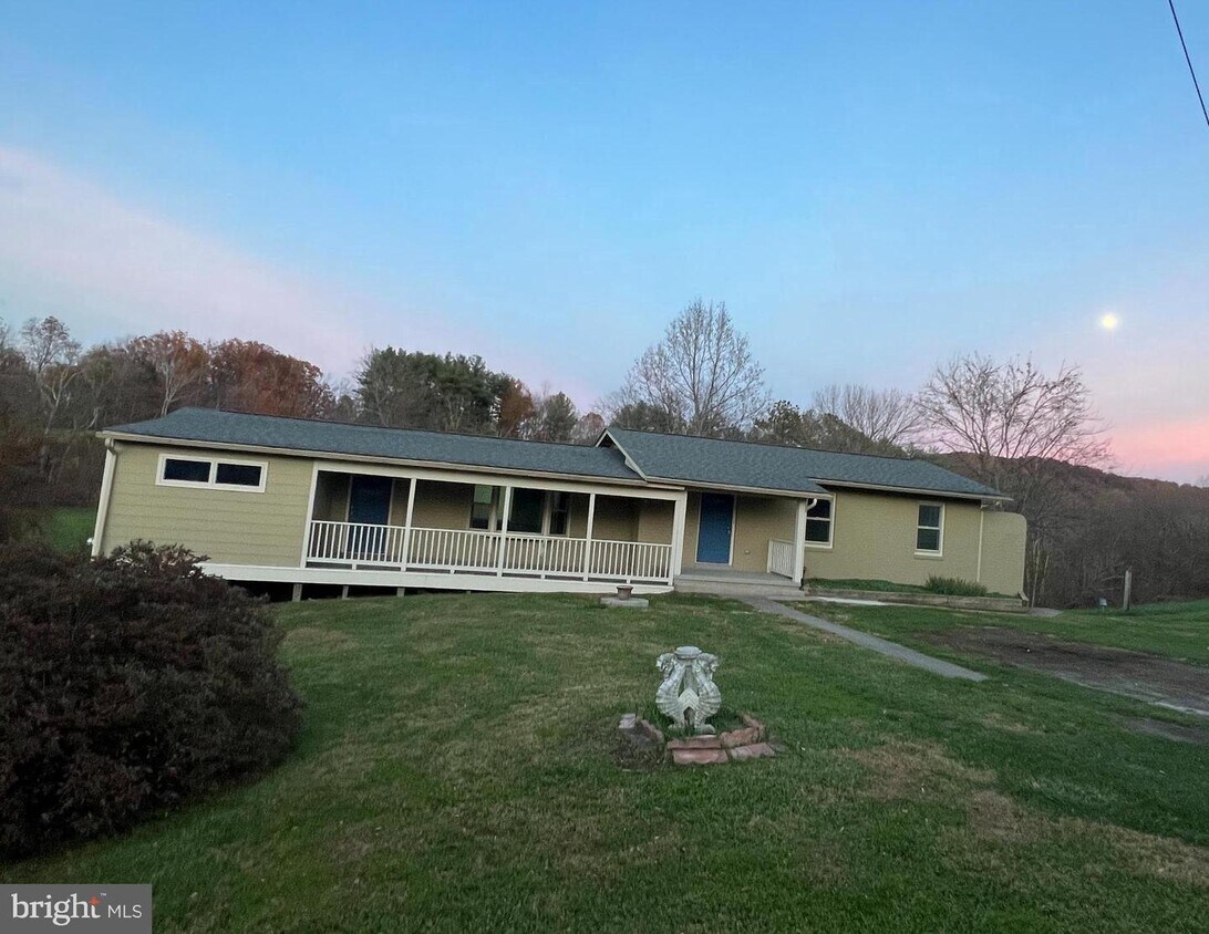 32 Bryans Rd, Sperryville, VA 22740 House Rental in Sperryville, VA