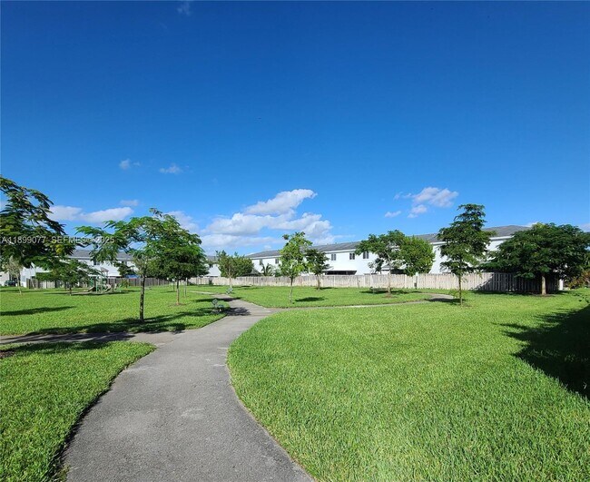 Foto del edificio - 452 NW 12th Pl