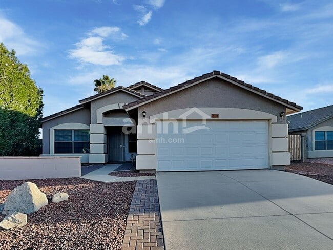 Building Photo - 3033 W Quail Ave