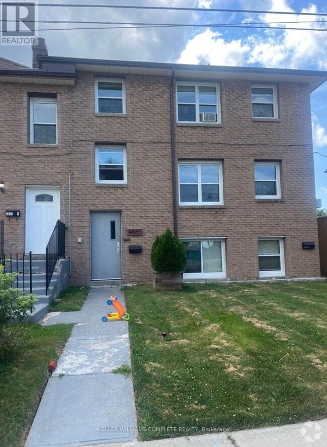 Building Photo - 4685-4685 1st Ave