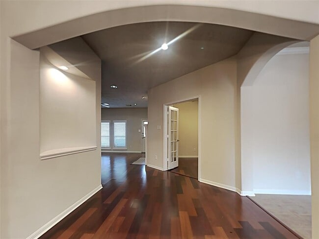Building Photo - 155 S Queenscliff Cir