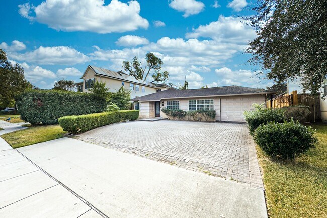 Foto del edificio - 4525 Maple St
