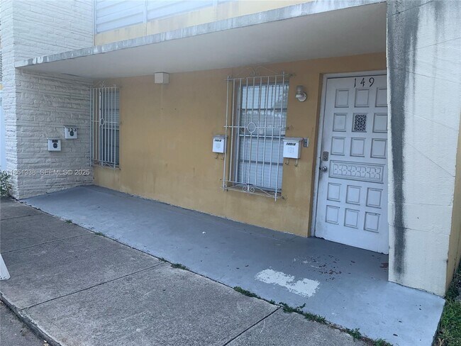 Foto del edificio - 149 Bentley Dr