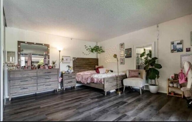Foto del edificio - 6604 Reservoir Ln