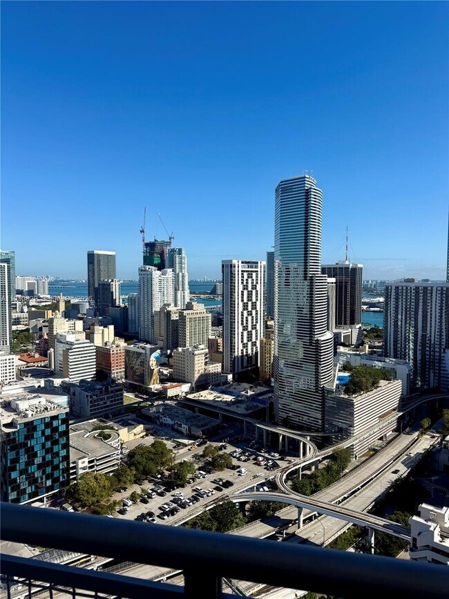 Foto del edificio - 350 S Miami Ave