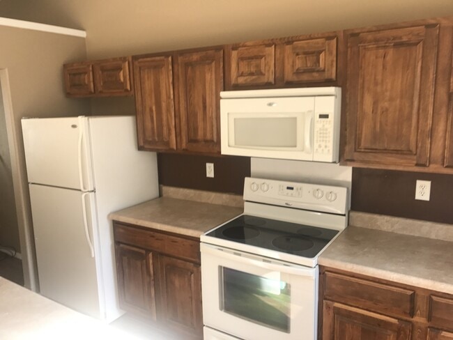 Building Photo - KU2-Broadway Duplex 2