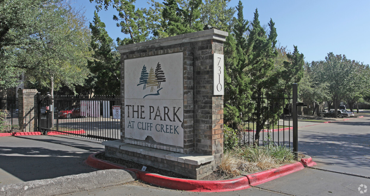 Building Photo - Park at Cliff Creek