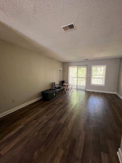 Foto del edificio - 2510-202 Avent Ferry Rd