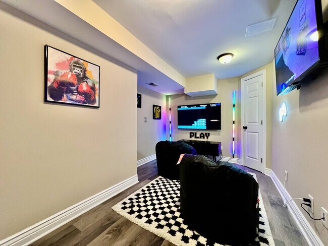 Foto del edificio - Executive home in West Chester Game Room Hot Tub