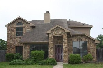 Building Photo - 655 Meadowbrook St