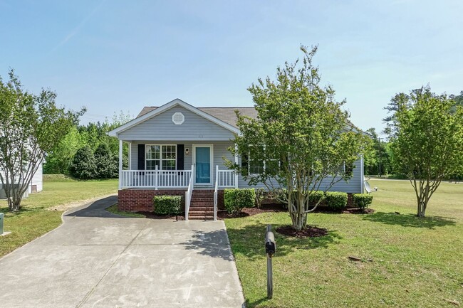 Building Photo - Beautiful renovated home!