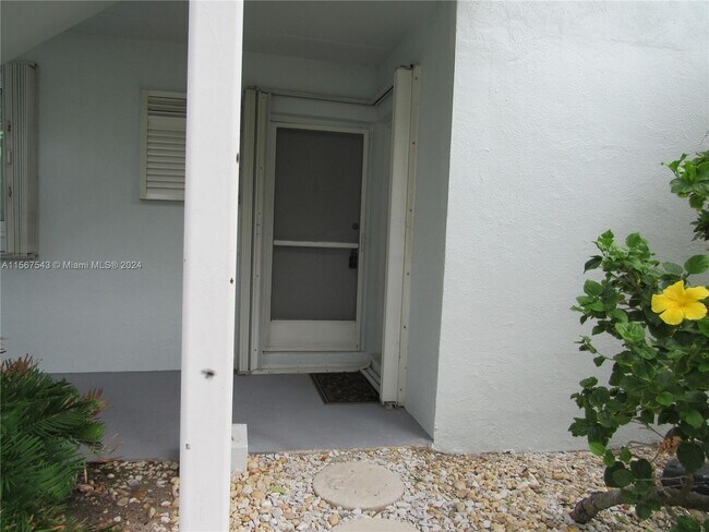 Foto del edificio - 2700 Banyan Rd