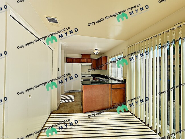 Building Photo - 3 br, 1.5 bath Townhome - 2135 Cerro Terbi Ct