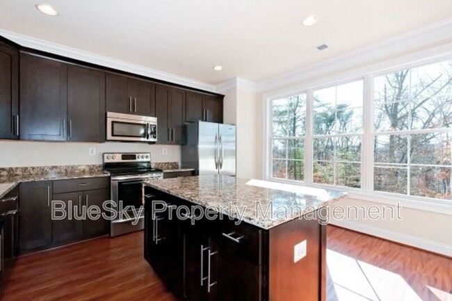 Foto del edificio - 1570 Wickham Pond Dr