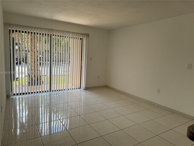 Foto del edificio - 15600 SW 80th St