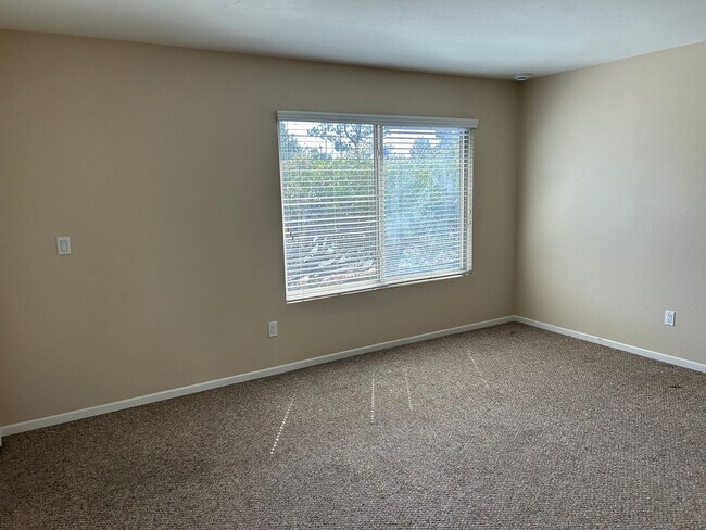 Building Photo - 3 Bedroom Home Near UCSD, UTC Mall, and Be...