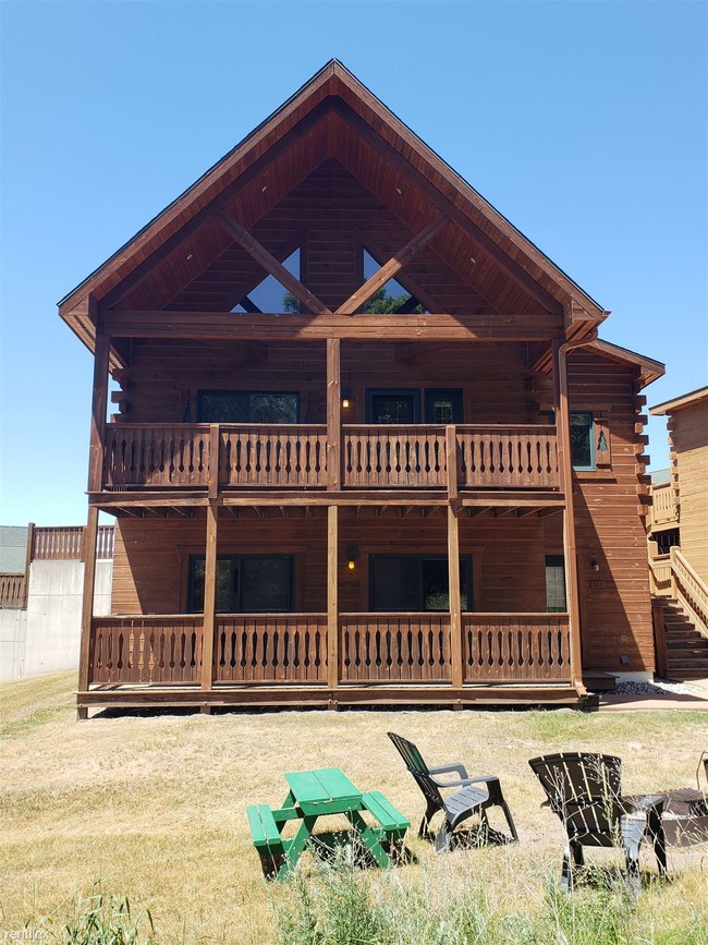 Building Photo - 3 br, 2 bath Duplex - The Hilltop Cabin