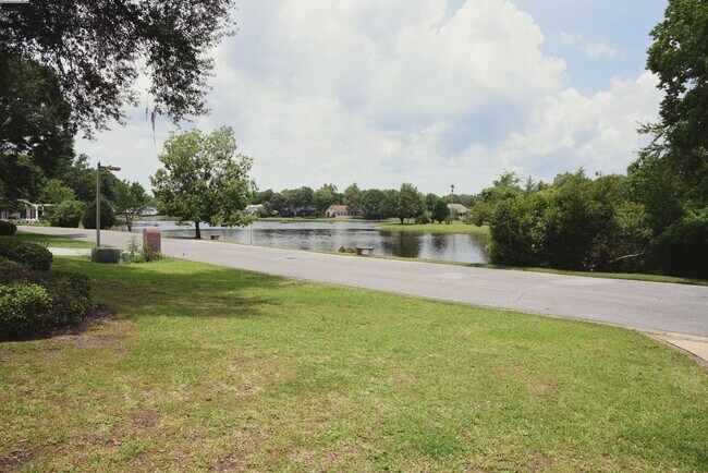 Foto del edificio - Executive Lakeview Home in Gated Windward Community!